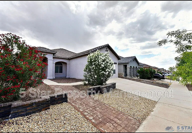 13136 Wellington Dr — Photo 1