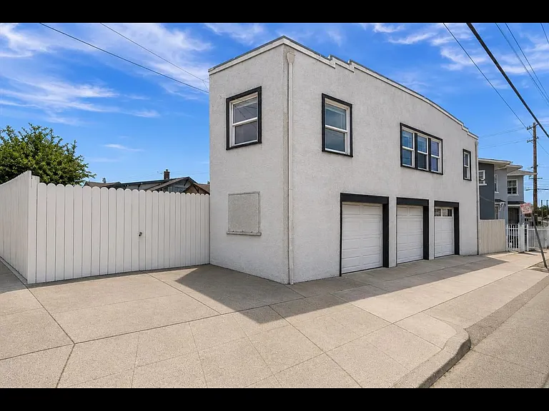 1914 51st Ave #1914 — Photo 1