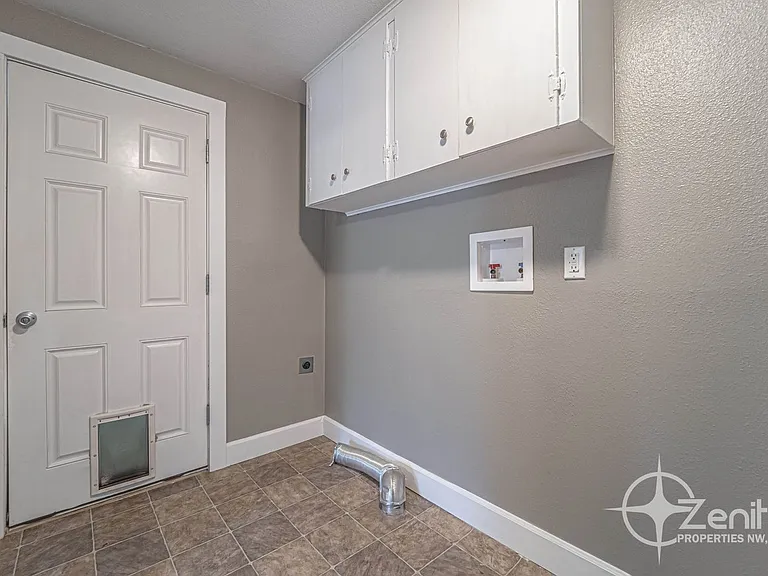 1818 W 22nd St — Photo 11