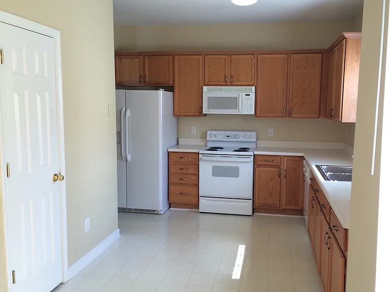 102 Otterman Ct — Photo 8