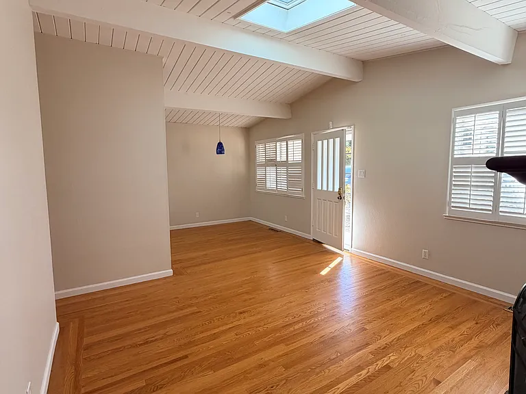 852 Pine Ave — Photo 9