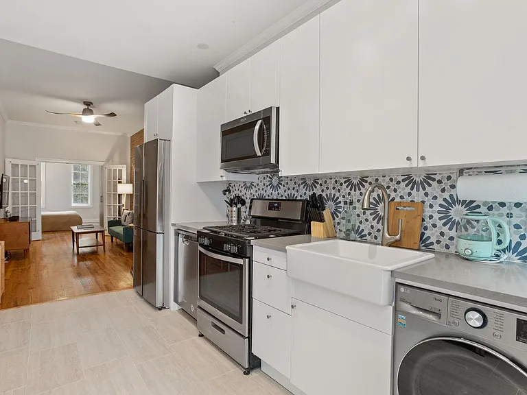 204 6th St #1L — Photo 11