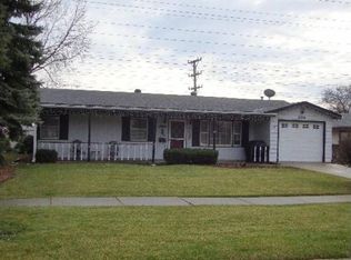 608 Princeton Dr, North Aurora, IL 60542