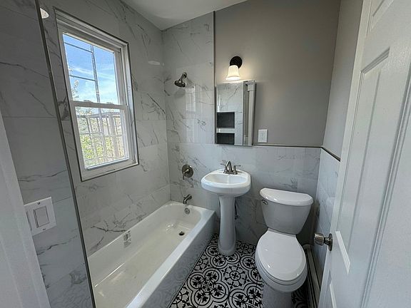 3rd image of 165 Clendenny Ave #3L