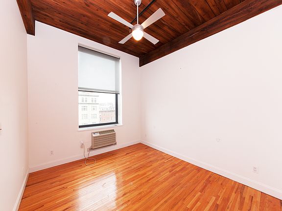 4th image of 29 Tiffany Pl APT 5K