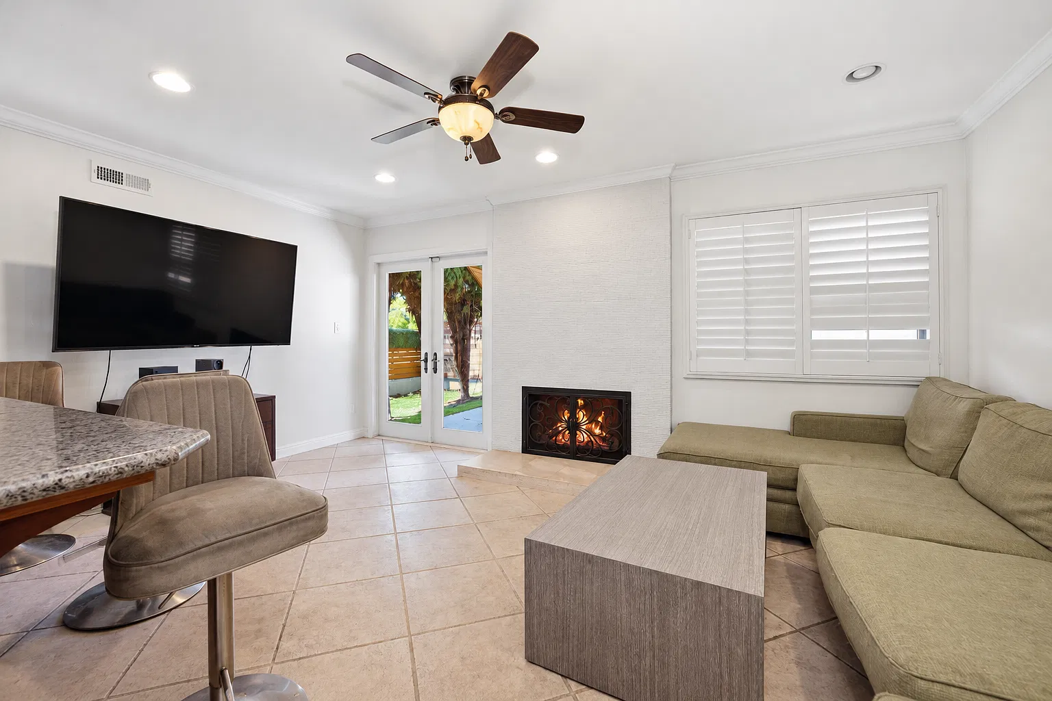 7 bed, 1888 sqft, $10,800 — Photo 4