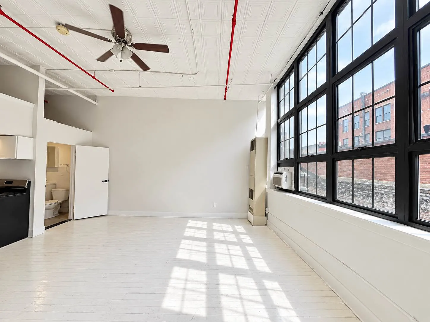 248 McKibbin St — Photo 4