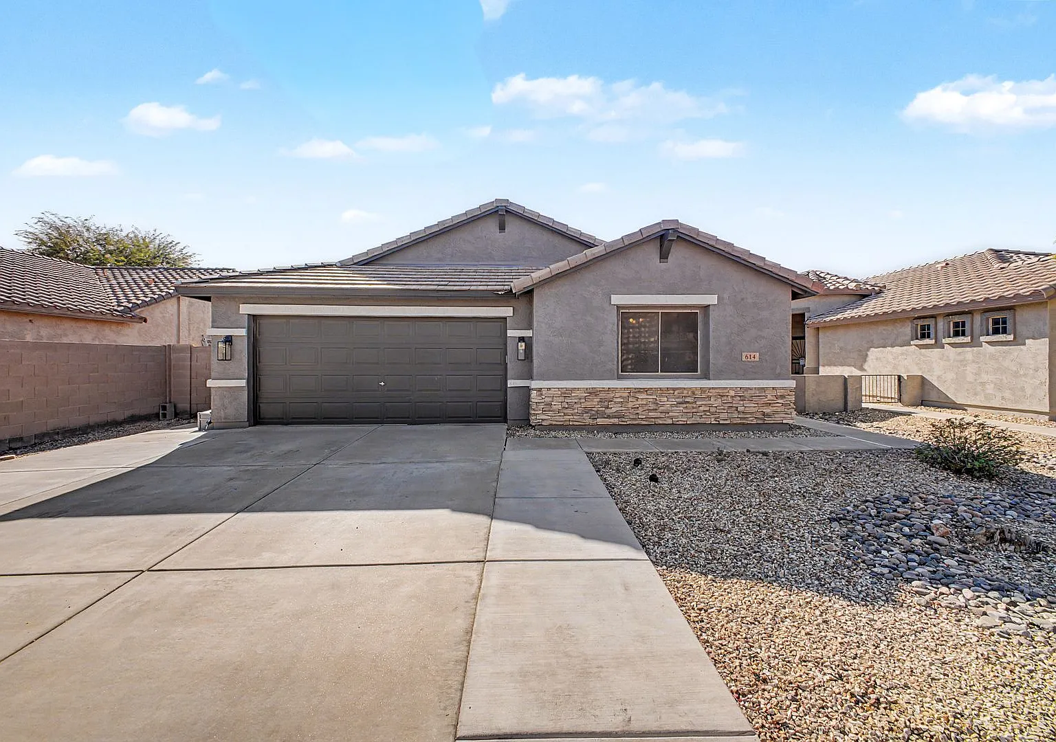 Amazing Move In Ready House In Avondale With Pool and Den! — Photo 2