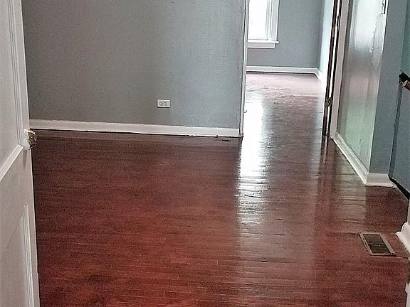2nd image of 10518 S La Salle St #7736715162