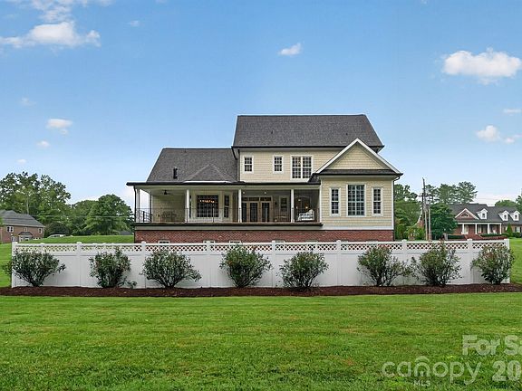 4th image of 745 Saint Andrews Rd