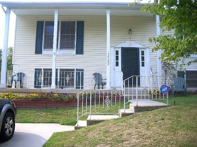 Lovely Home with Flower Bed and Front Porch!