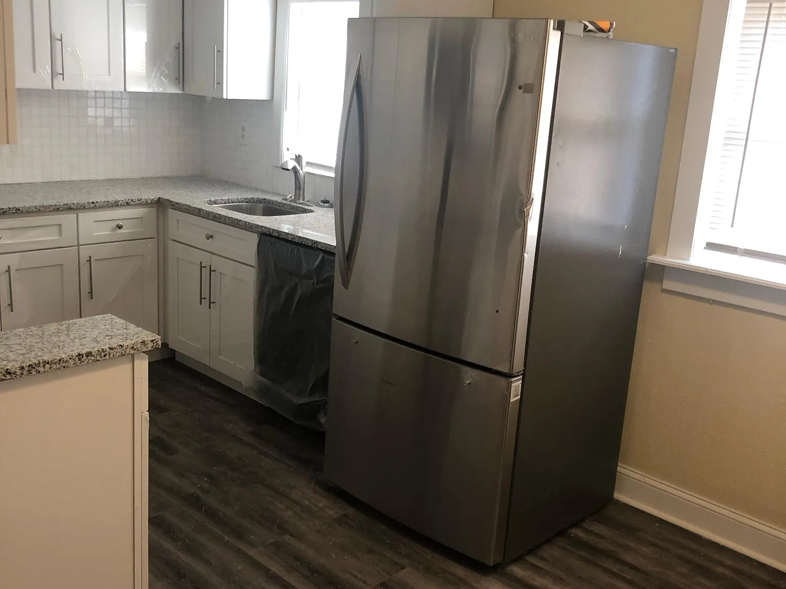 985 Stocks St — Photo 4