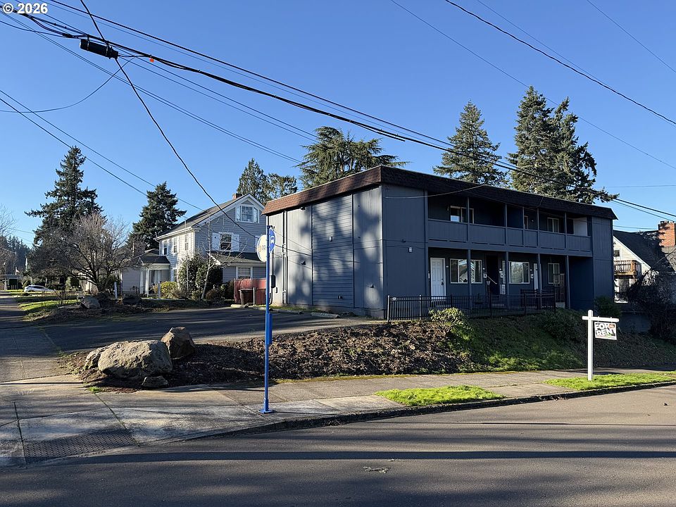 1st image of 718 9th St