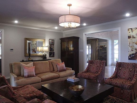 4th image of 219 Country Club Dr