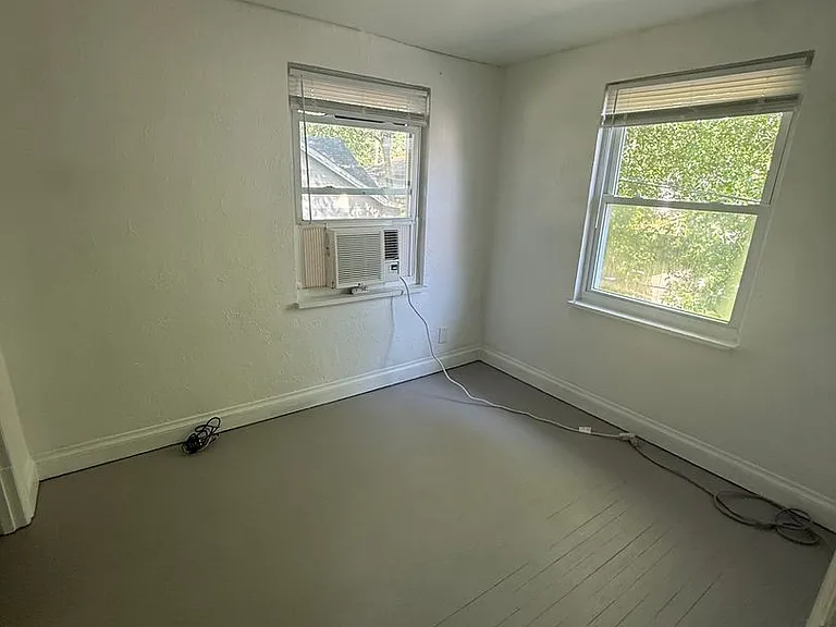 208-210 10th Ave — Photo 13
