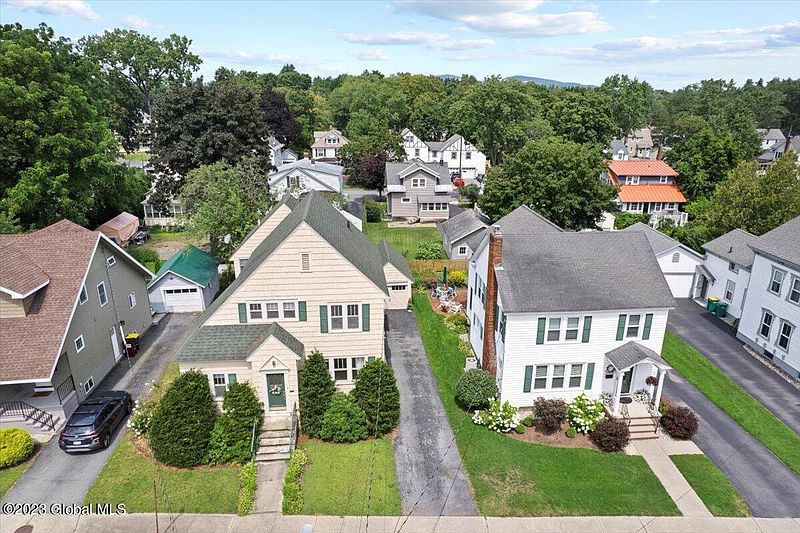 2nd image of 4 BOWMAN Avenue