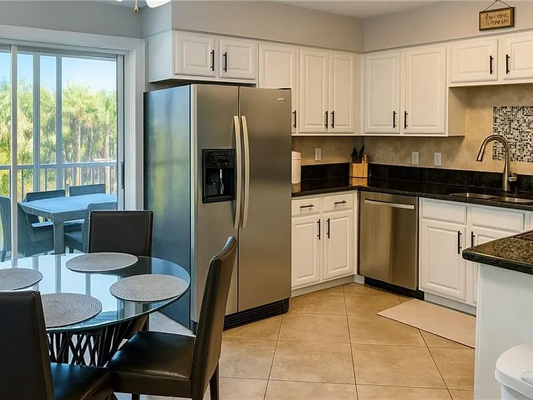 633 Palm View Dr #4 — Photo 3