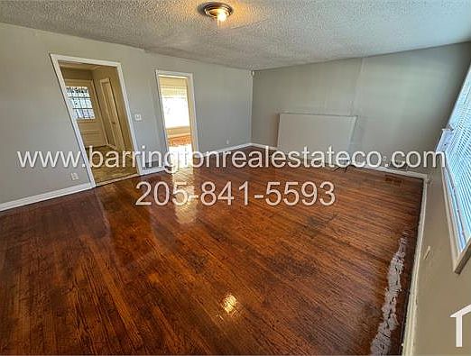 2nd image of 1301 32nd St
