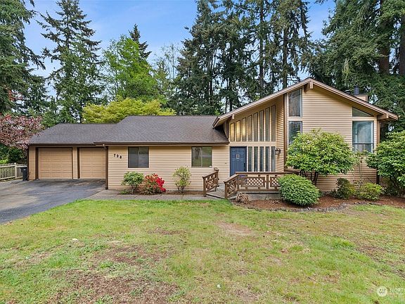 3rd image of 738 NE Woods Place