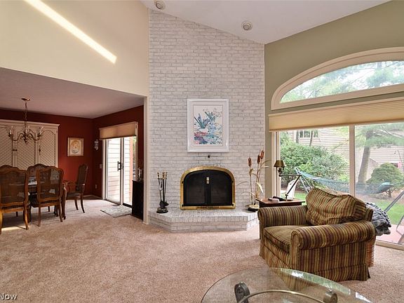 5th image of 10 Windrush Ln