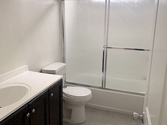 4th image of 1726 S Barrington Ave APT 2