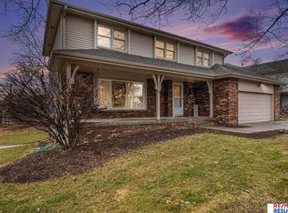 15555 Walnut Cir, Omaha, NE 68144