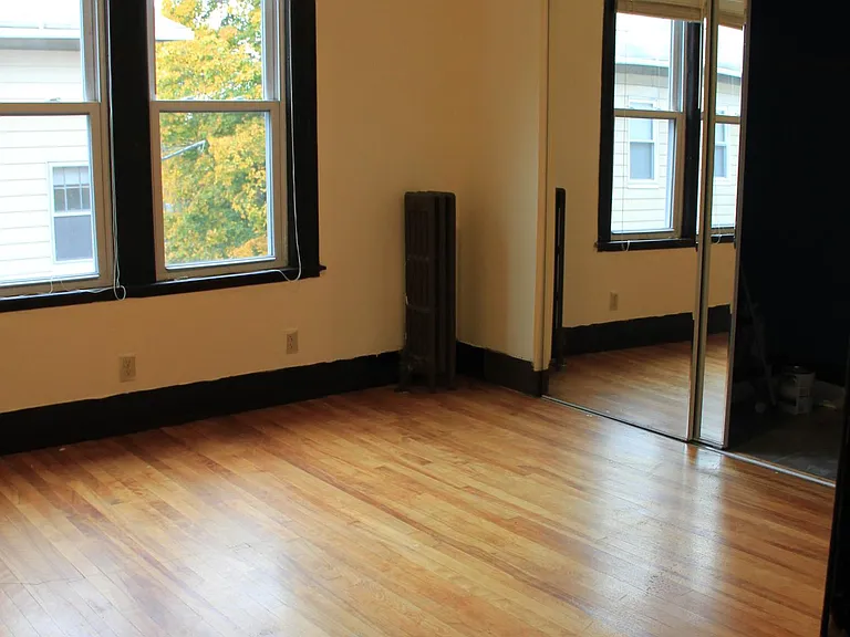 121 Illinois St #2 — Photo 6