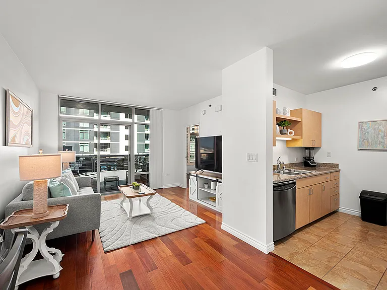 425 W Beech St #907 — Photo 12