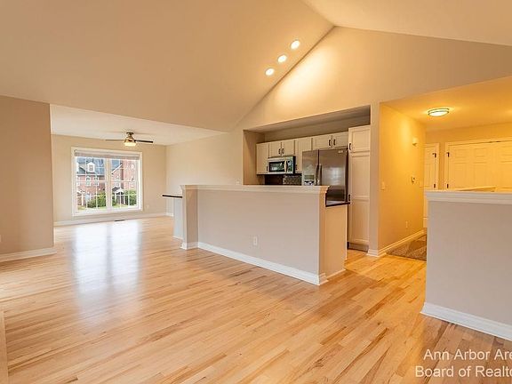 5th image of 5693 Hampshire Ln