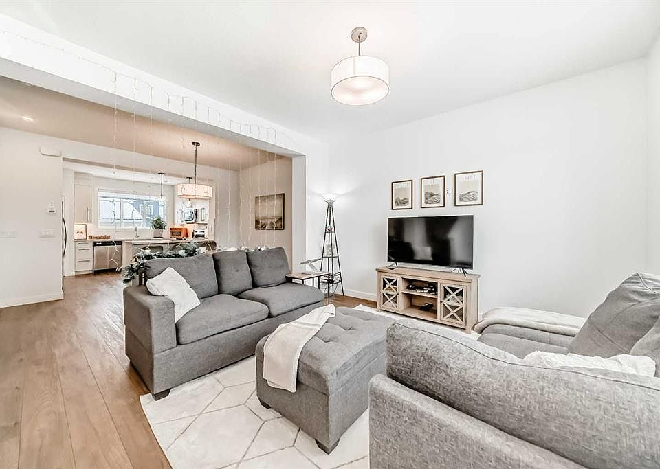 1st image of 106 Dawson Harbour Rise