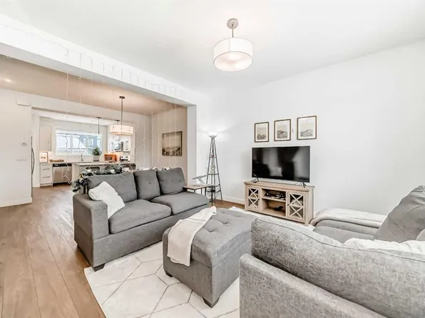 106 Dawson Harbour Rise, Chestermere, AB T1X 1Z7