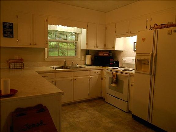 4th image of 2482 Birchdale Dr