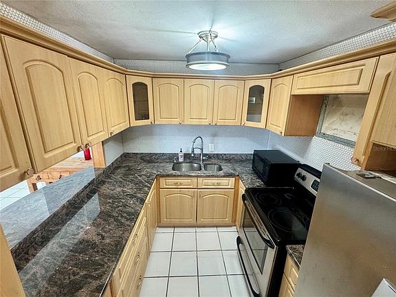 5th image of 125 Harbour Dr #8