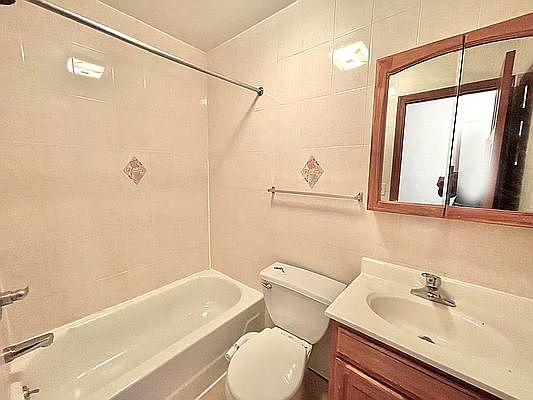 5th image of 189 Wilson Ave APT 2R