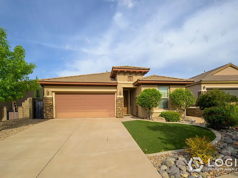2445 E White Horse Dr — Photo 1