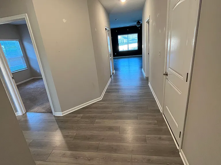 514 Curry Dr — Photo 3