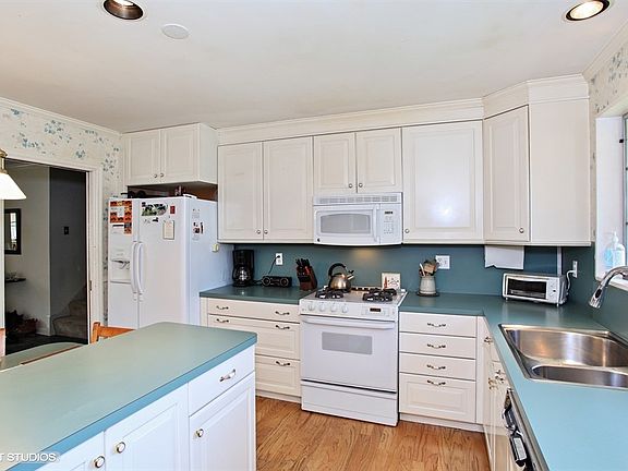 5th image of 1203 Walden Ln