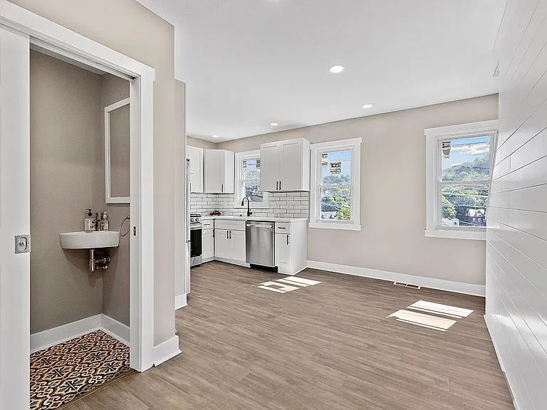 529 Spruce St — Photo 15