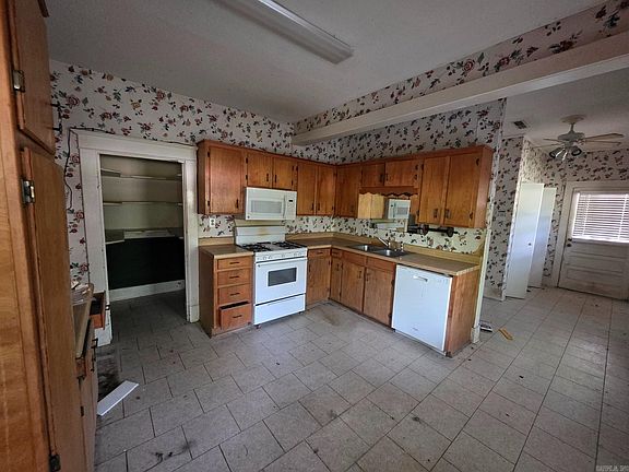 3rd image of 926 Park Ave