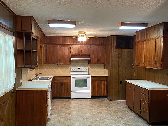3rd image of 819 Cherry St
