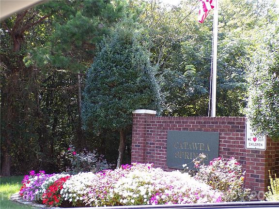 2nd image of 3710 Whitney Dr NE