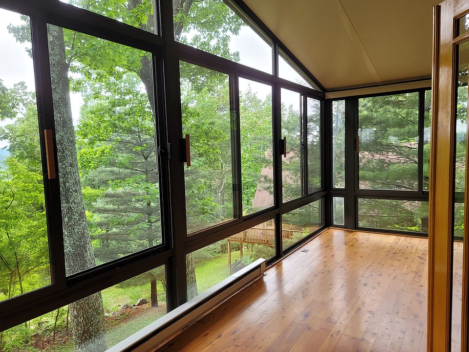 Upper apartment sunroom