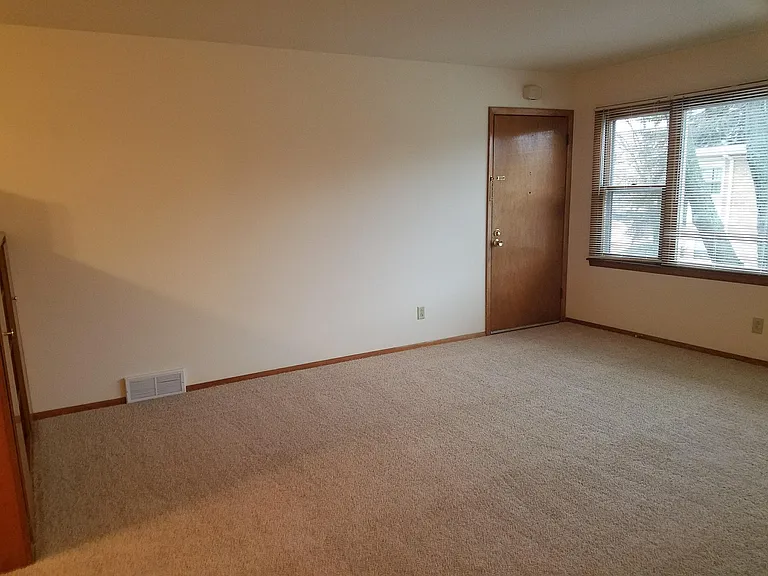 4915 Gordon Ave — Photo 4