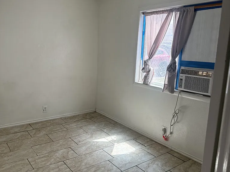 231 S Montgomery St #2 — Photo 3