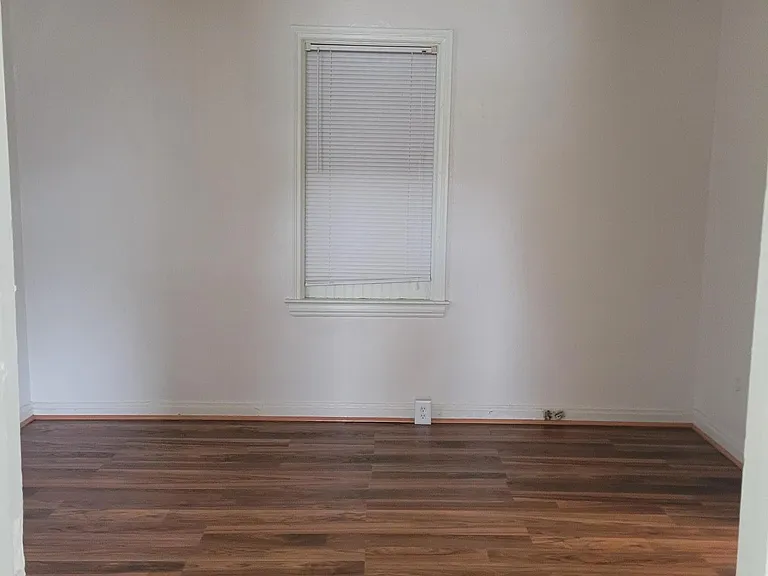 406 W Mill St — Photo 4