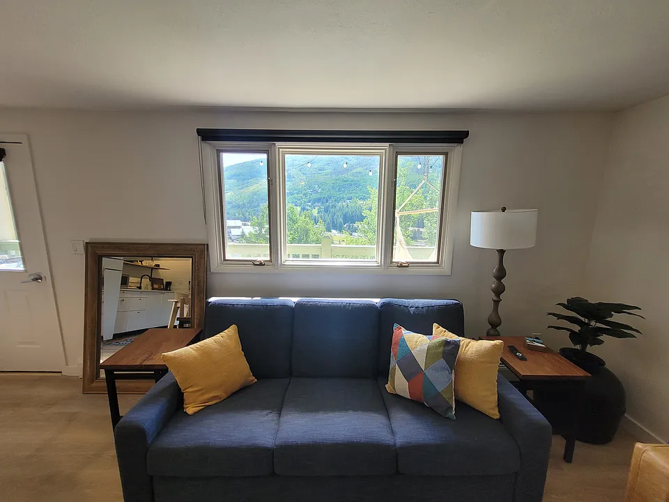 2448 Garmisch Dr #7