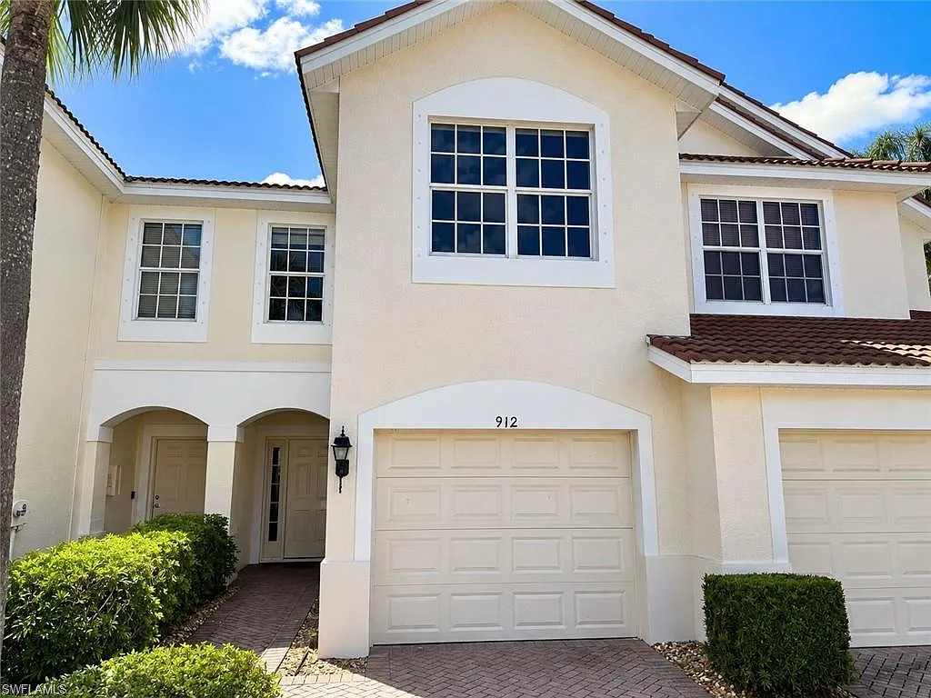 3 bed, 2.5 bath, 1580 sqft, $2,395 — Photo 2
