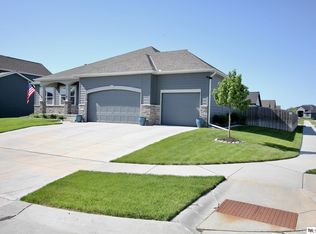 9704 Pintail Dr, Papillion, NE 68046