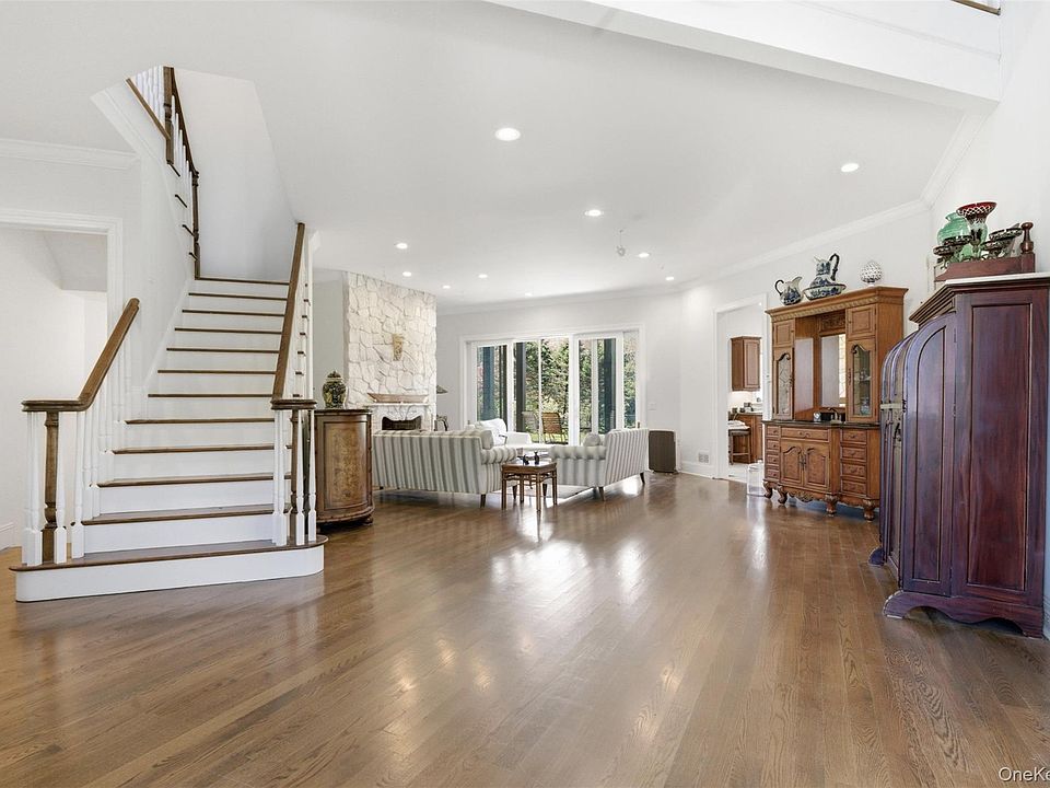 1st image of 9 Locust Woods Drive