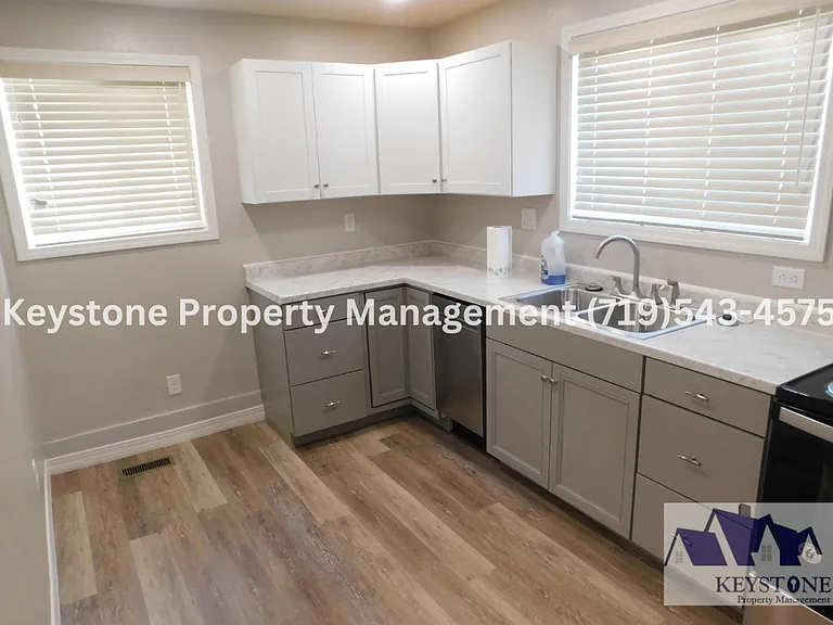 1410 Spruce St — Photo 3